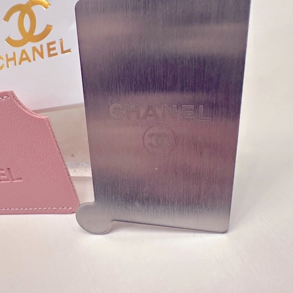 Chanel Pink Mirror and Case - Picture 3 of 5